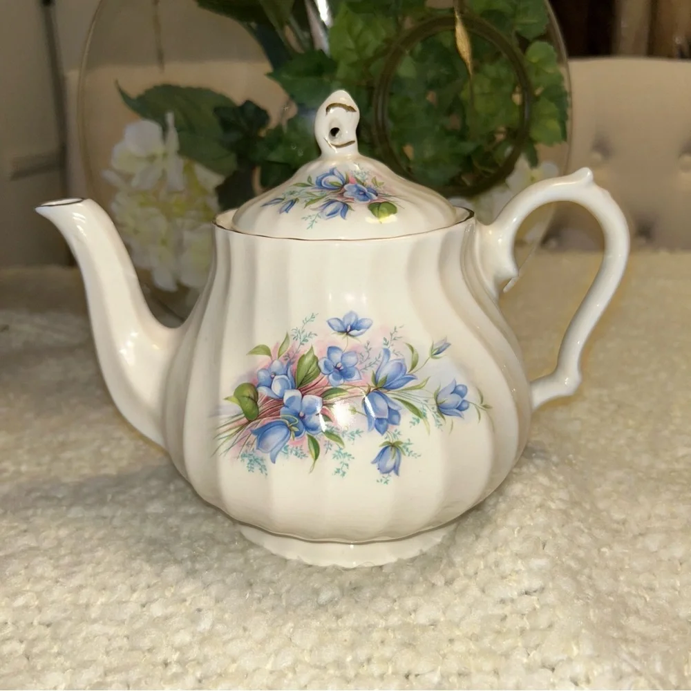 Vintage Sadler England White Blue Floral Gold Trim Teapot Tea Pot